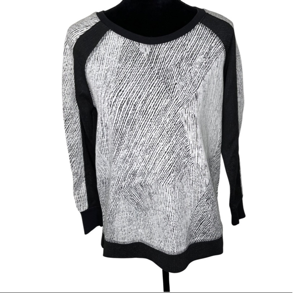 Two by Vince Camuto Hatched Knit Sweater XS